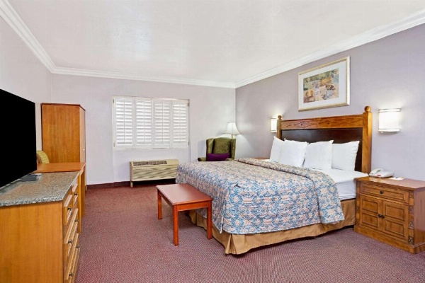 Days Inn by Wyndham West Covina image 12