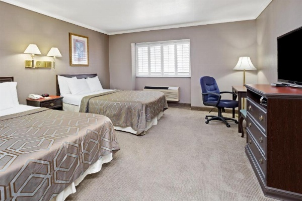 Days Inn by Wyndham West Covina image 15