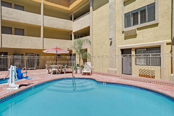 Days Inn by Wyndham West Covina image 4